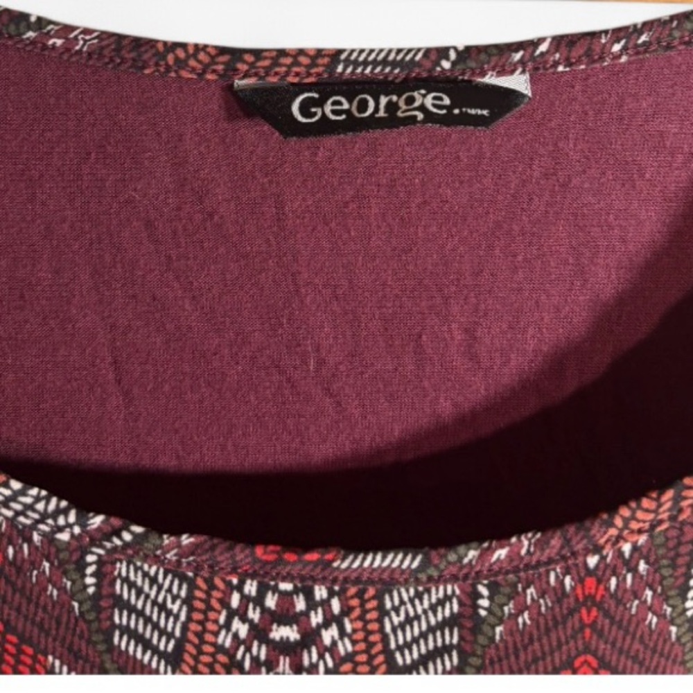 Geometric Patterned Sleeveless Top - Picture 3 of 4